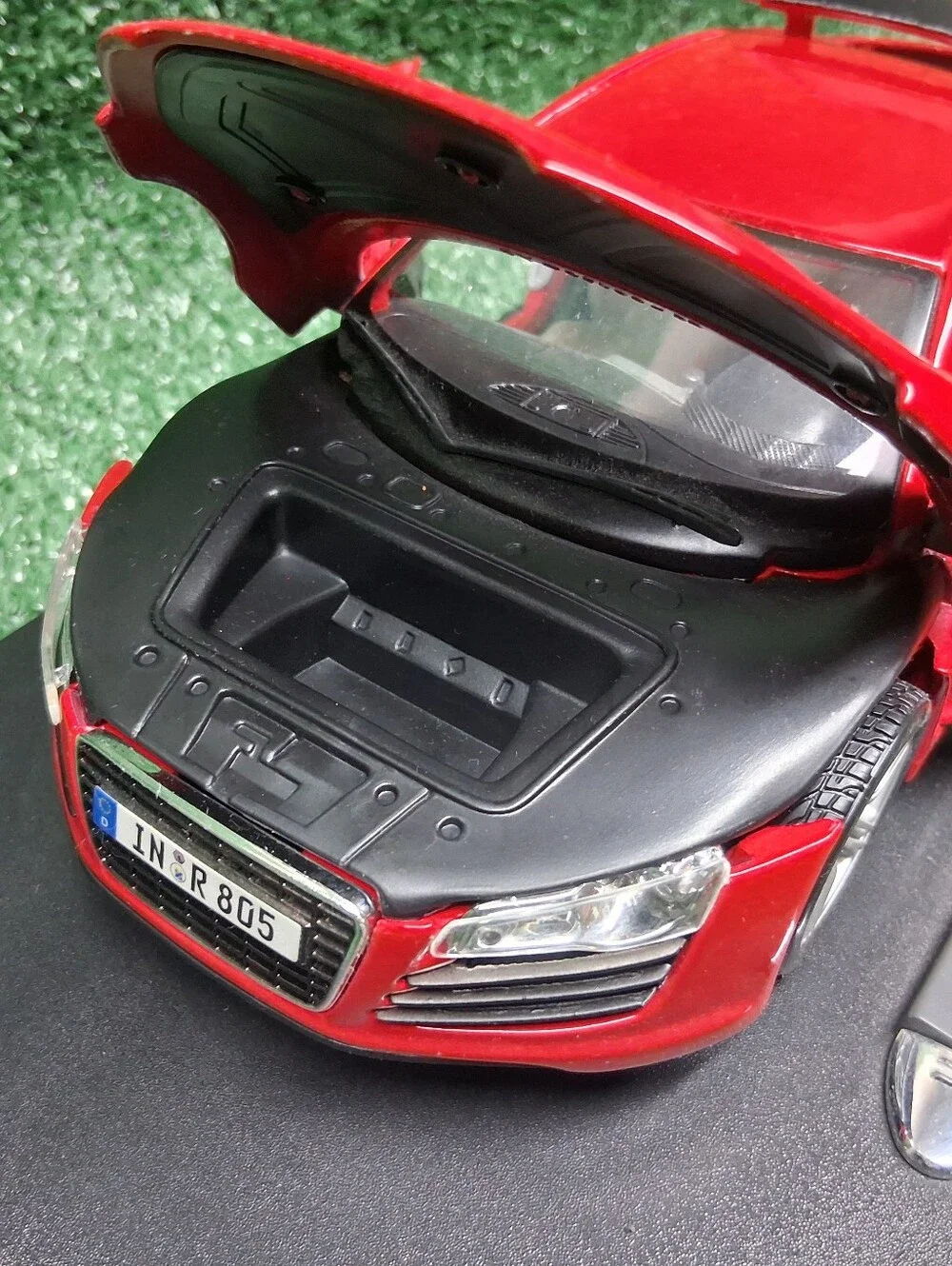 Maisto Audi R8 RED PREMIERE EDITION 1:18 Diecast